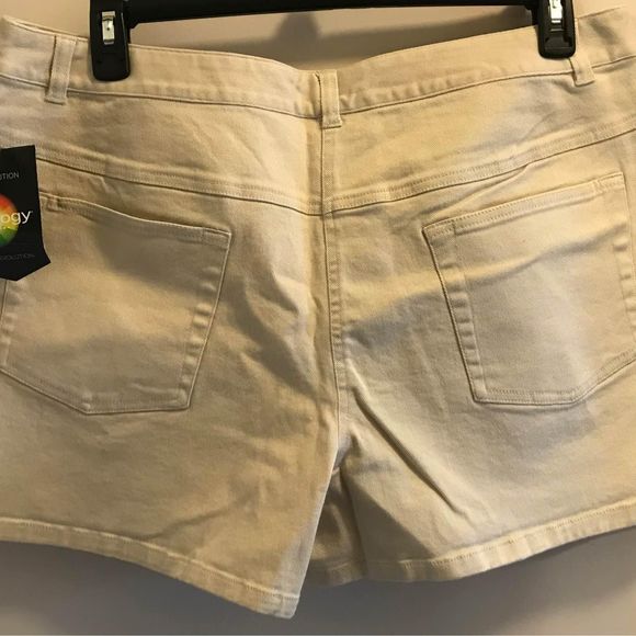 Women’s Size 20 Jeanology Beige Shorts New With Tag - Picture 3 of 4
